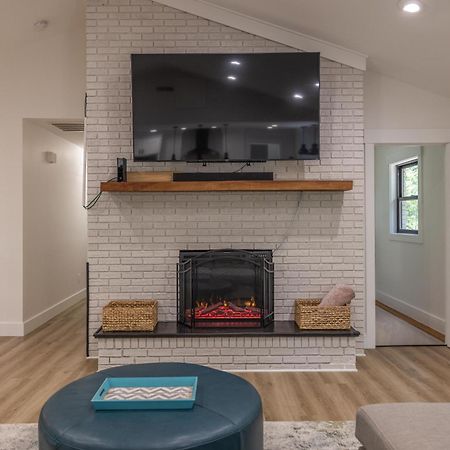 Vila Mid-Century Modern Impeccable Remodel With Hot Tub Asheville Exteriér fotografie